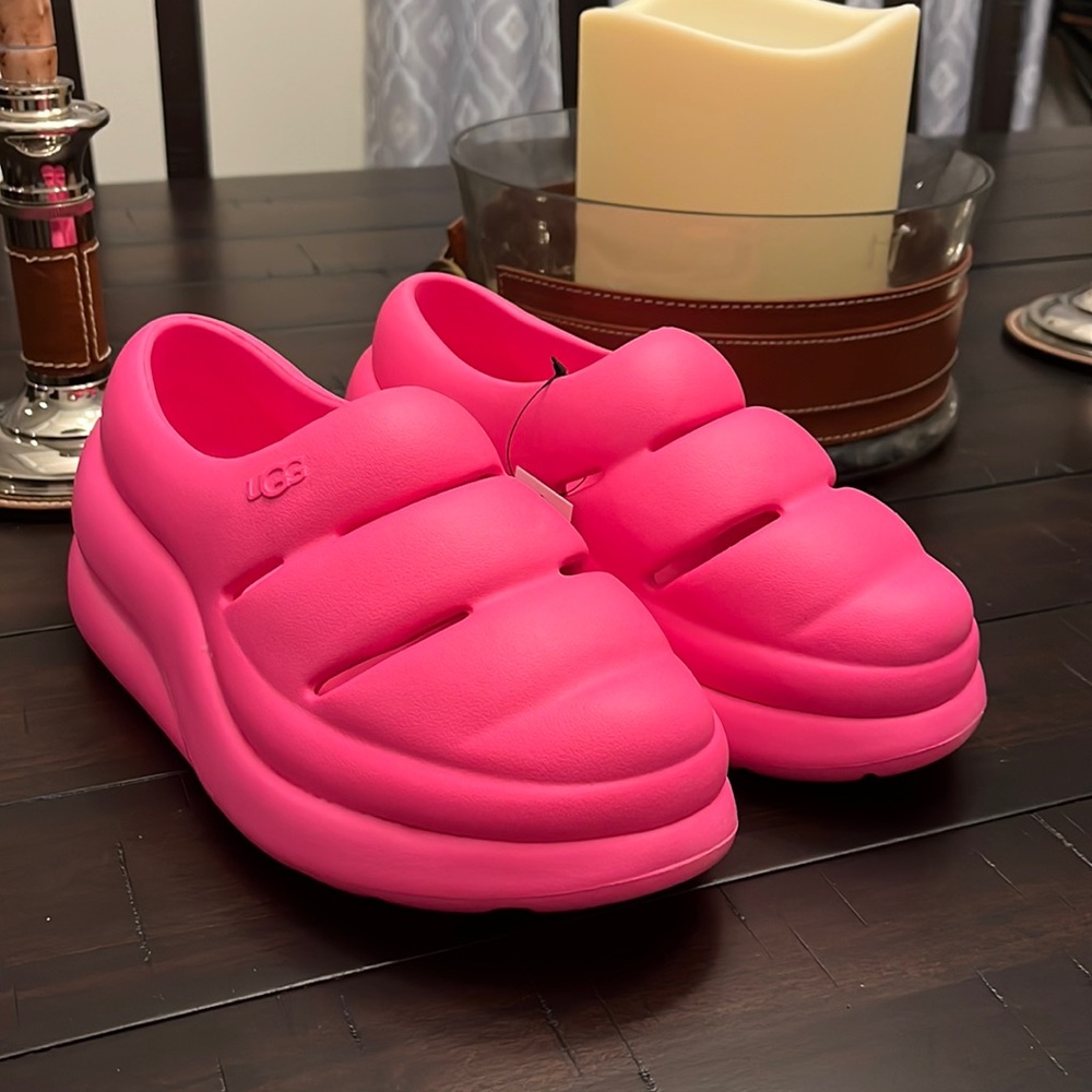 NWOT UGG Pink Women's Sandals!